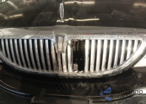 2003 Lincoln Town Car Signature from USA, damaged, VIN 1LNHM82W43Y623338